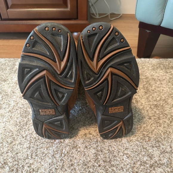 Size 8 Tall Chestnut Ugg Boots with detail - Picture 3 of 4